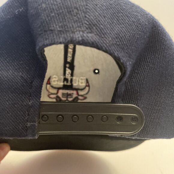 Chicago Bulls SnapBack Hat. - Picture 3 of 10